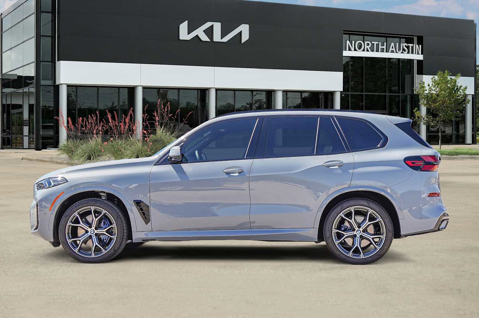 Used 2026 BMW X5 xDrive40i w/ M Sport Package image 4