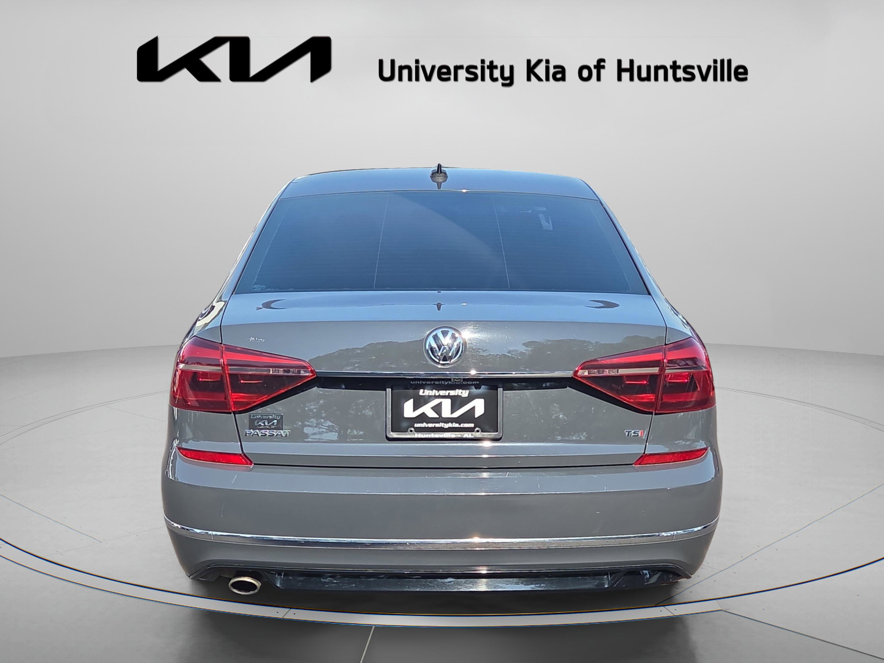 Used 2017 Volkswagen Passat 1.8T R-Line FWD image 6