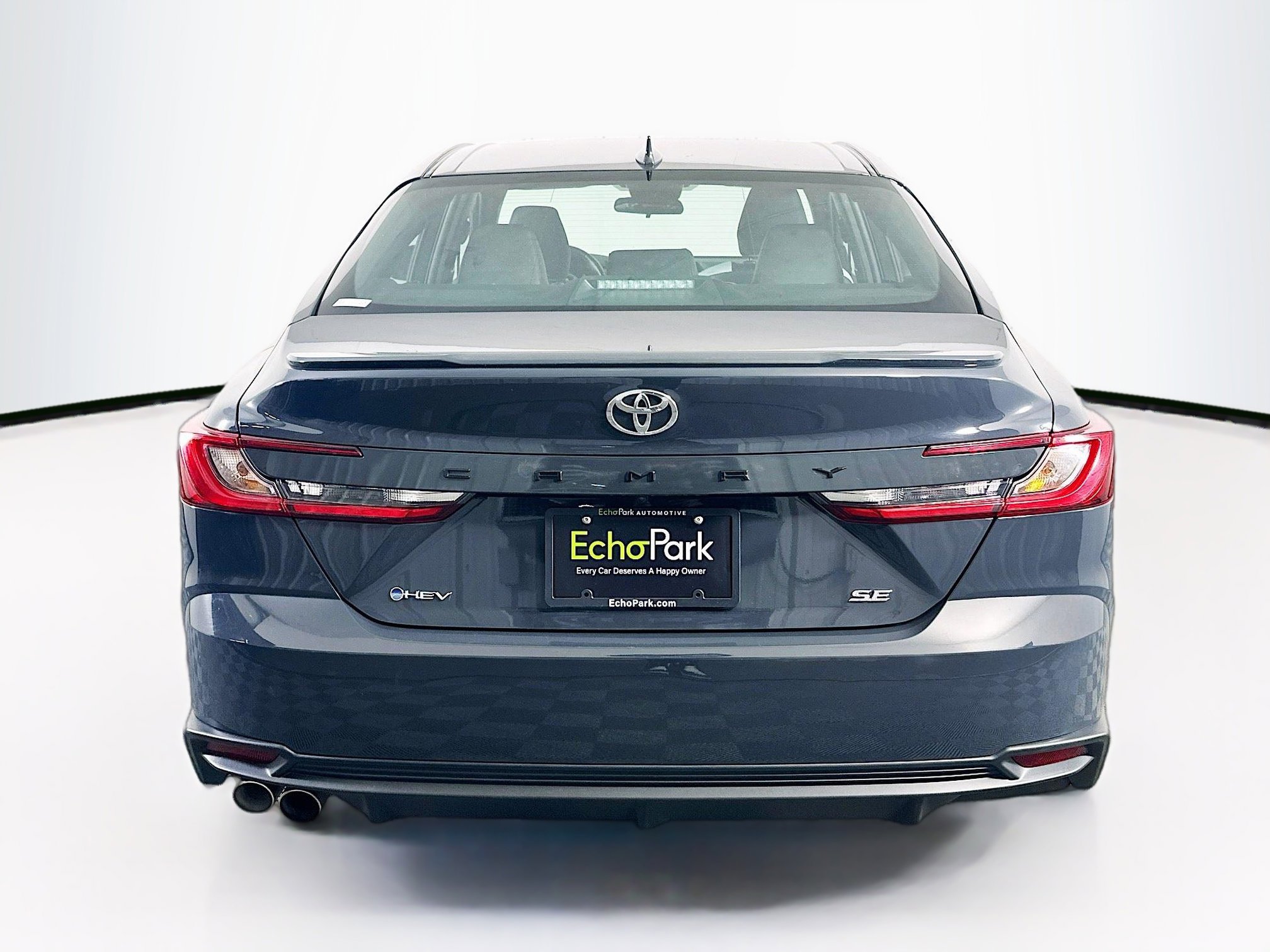 Used 2025 Toyota Camry SE image 7