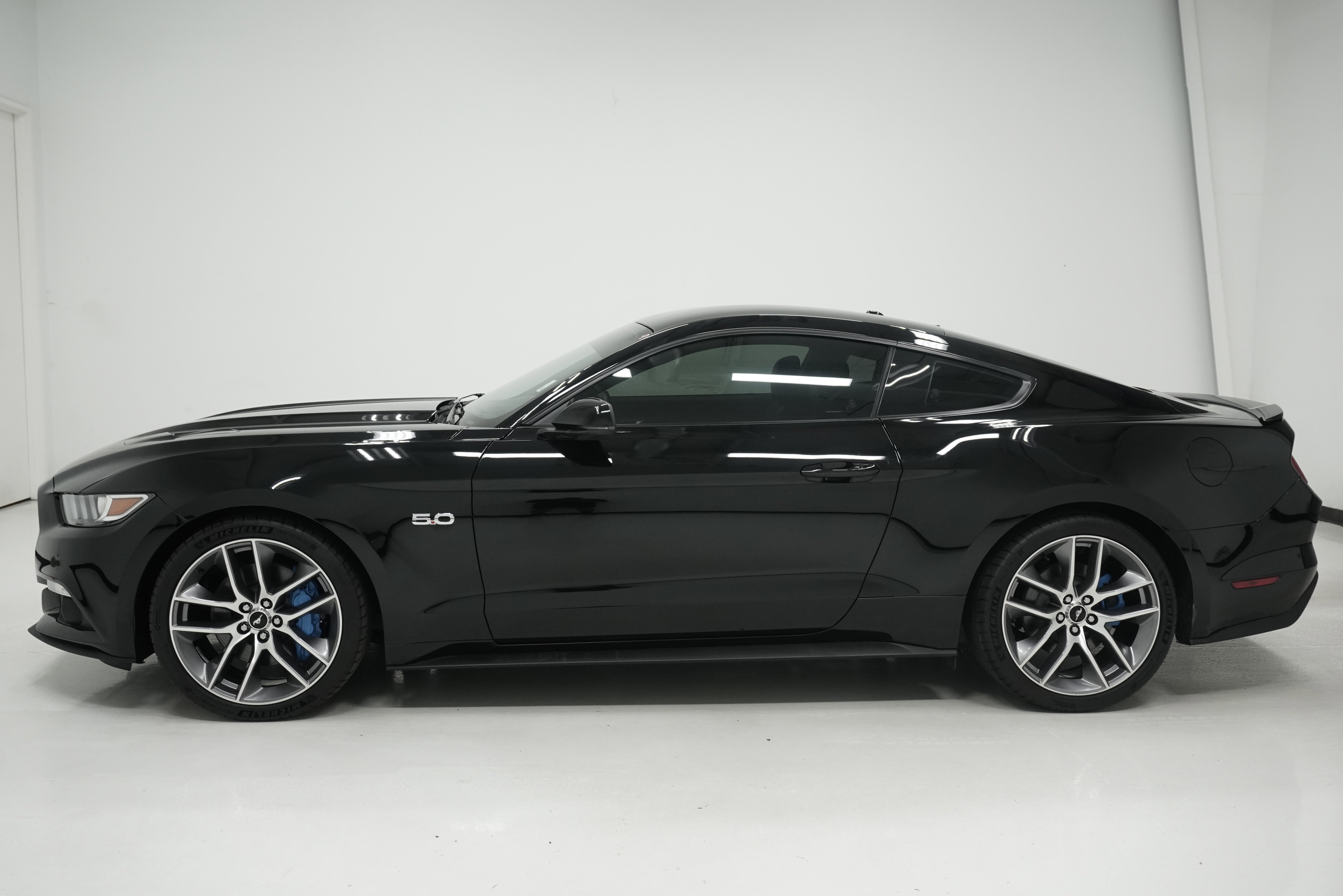 Used 2016 Ford Mustang GT Premium w/ Equipment Group 401A RWD image 7