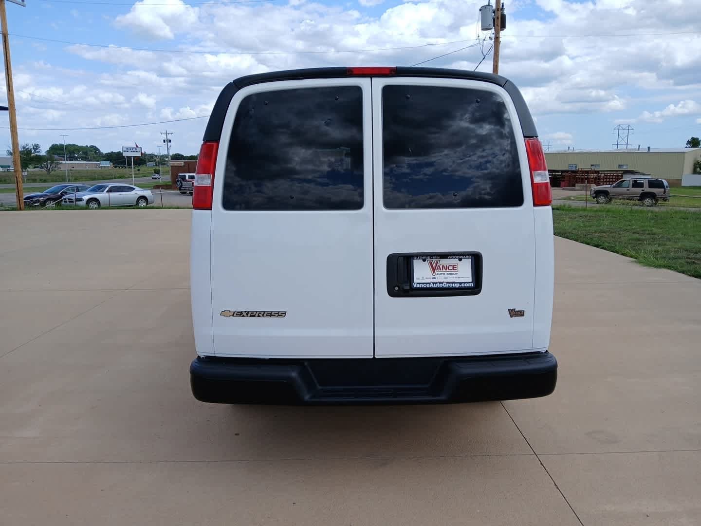 Used 2025 Chevrolet Express 3500 LS RWD image 5