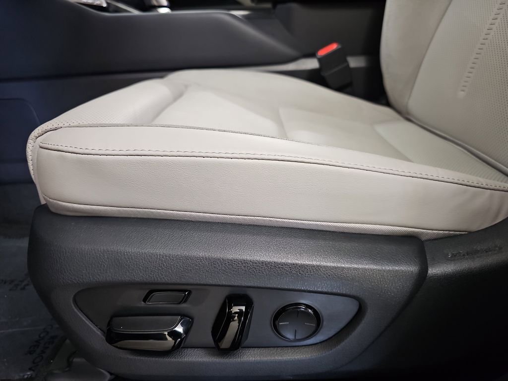 Used 2026 Lexus TX 550h AWD Plug-In Hybrid image 32