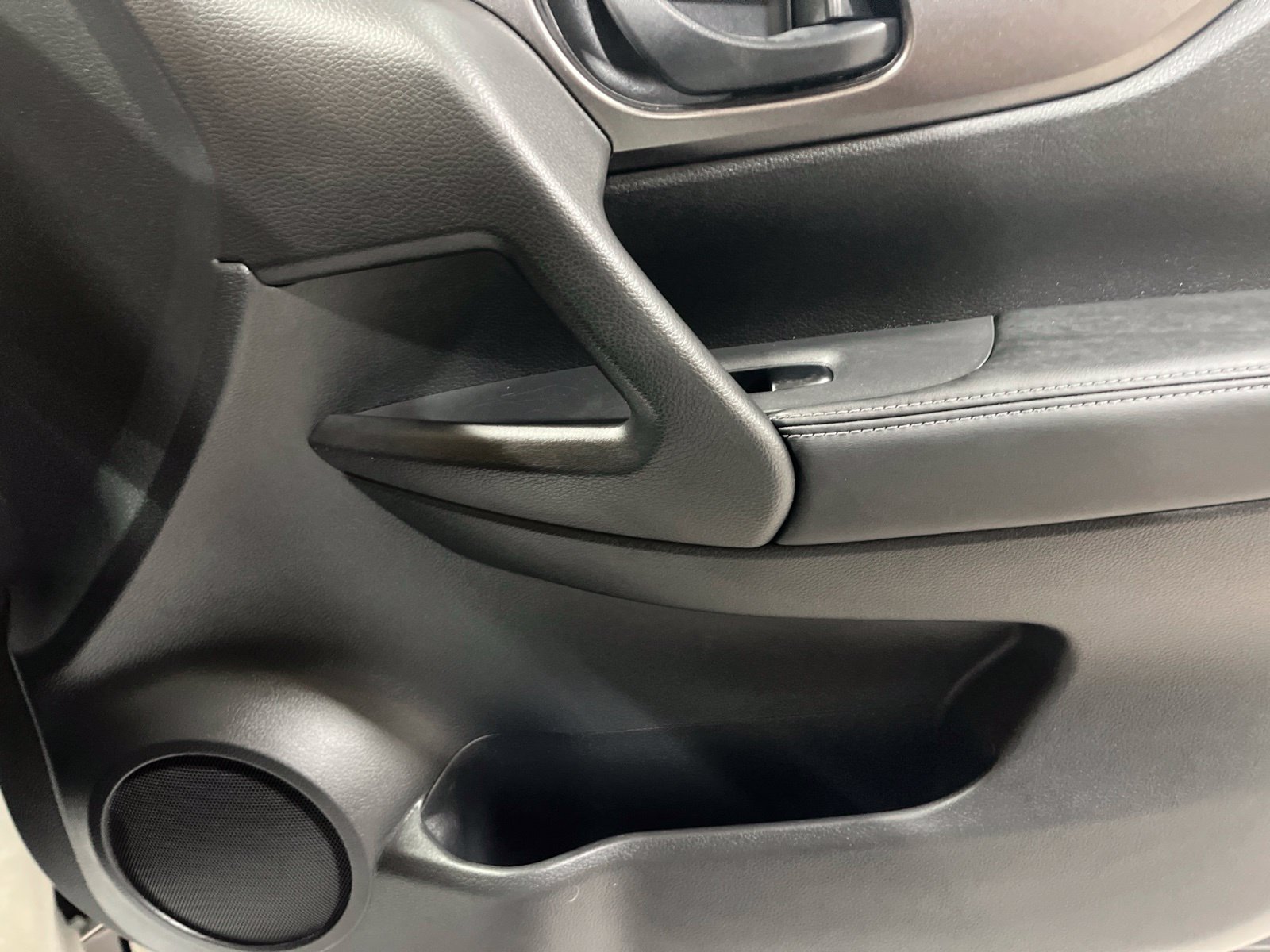 Used 2018 Nissan Rogue Sport S w/ S Appearance Package AWD/4WD image 17