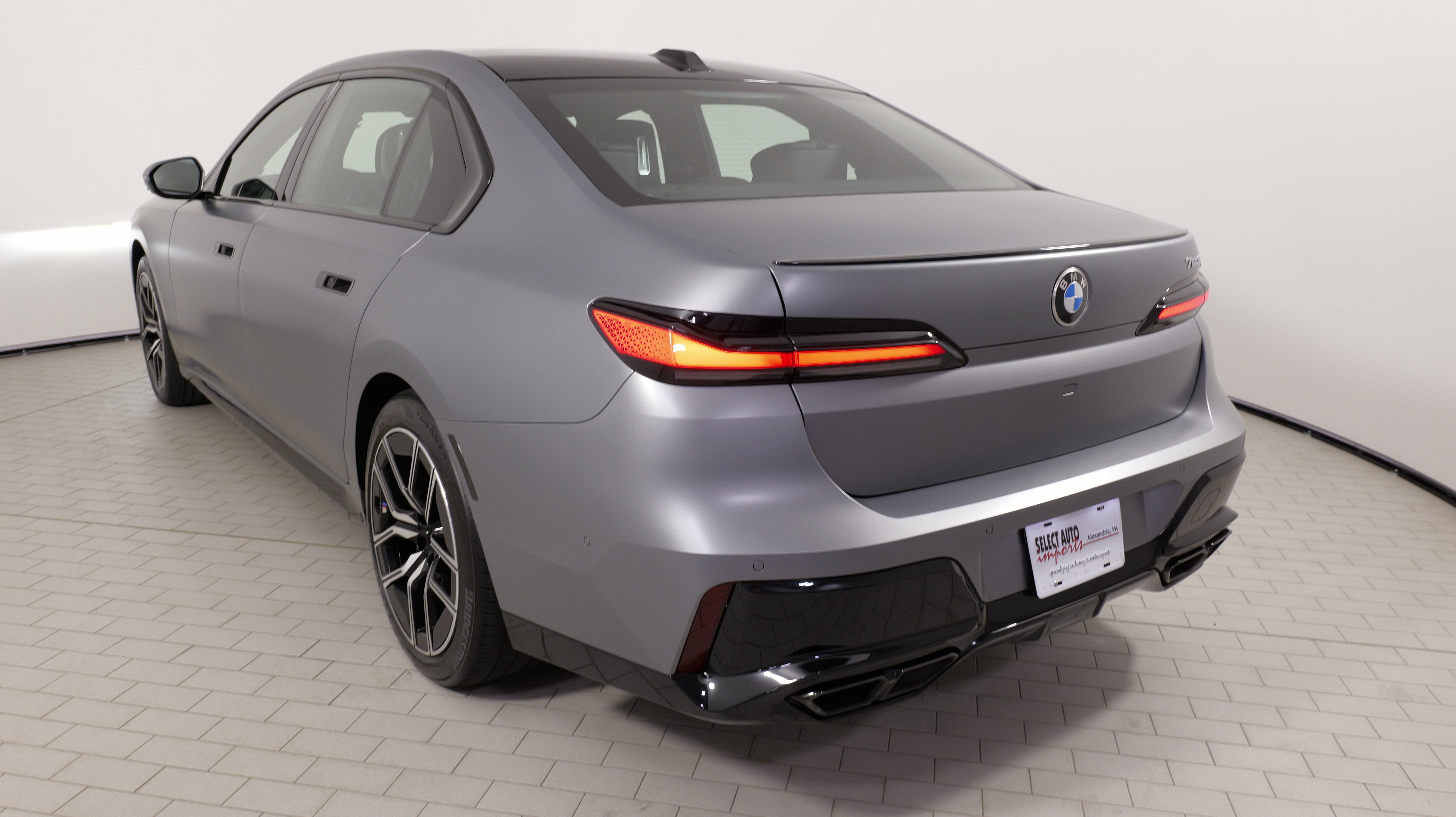 Used 2025 BMW 760i xDrive AWD/4WD image 16