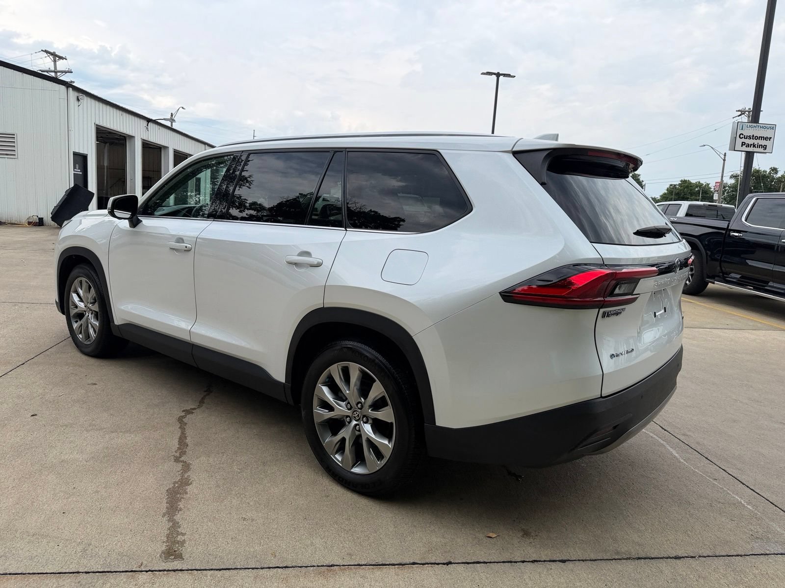 Used 2024 Toyota Grand Highlander AWD Hybrid image 29