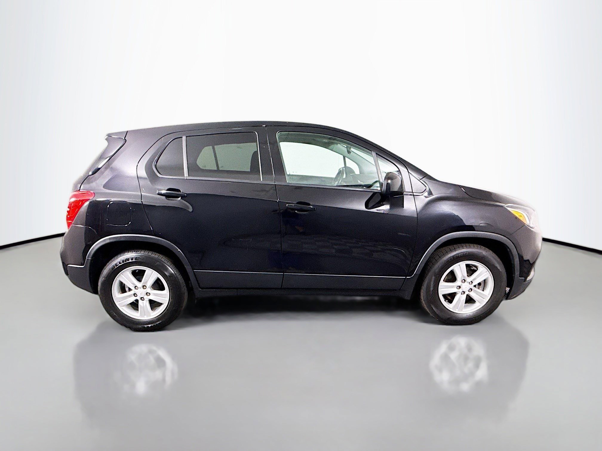 Used 2021 Chevrolet Trax LS w/ Tint and Cruise Package image 11