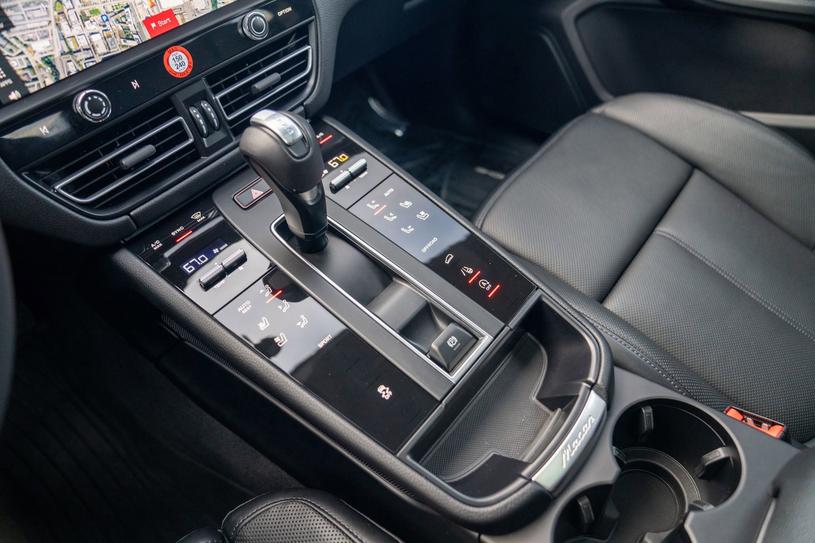 Certified 2025 Porsche Macan image 20