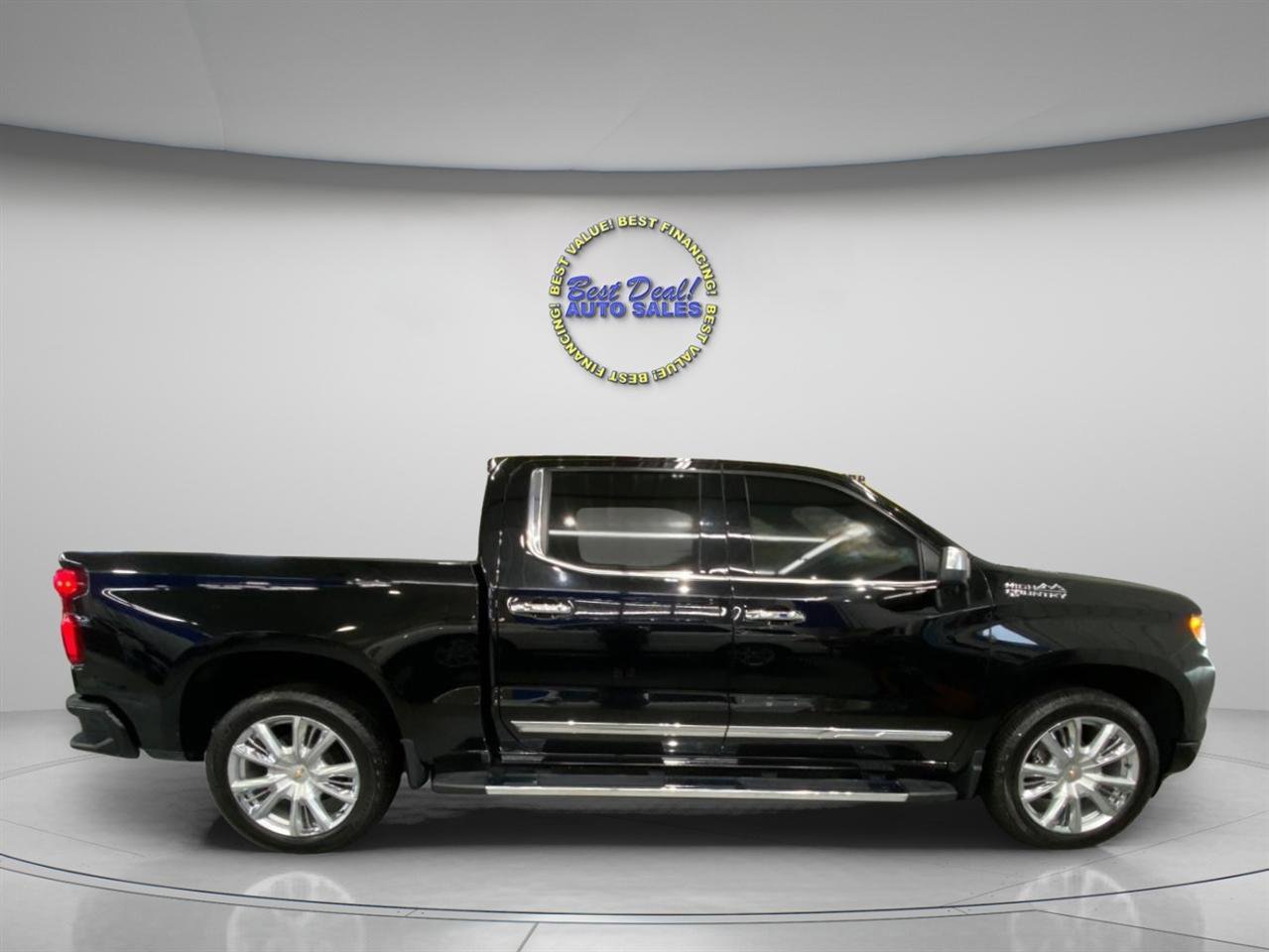 Used 2023 Chevrolet Silverado 1500 High Country w/ High Country Premium Package image 6