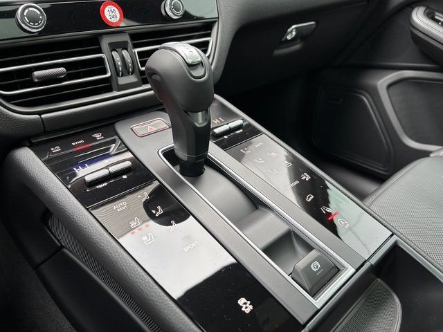 Certified 2026 Porsche Macan AWD/4WD image 21