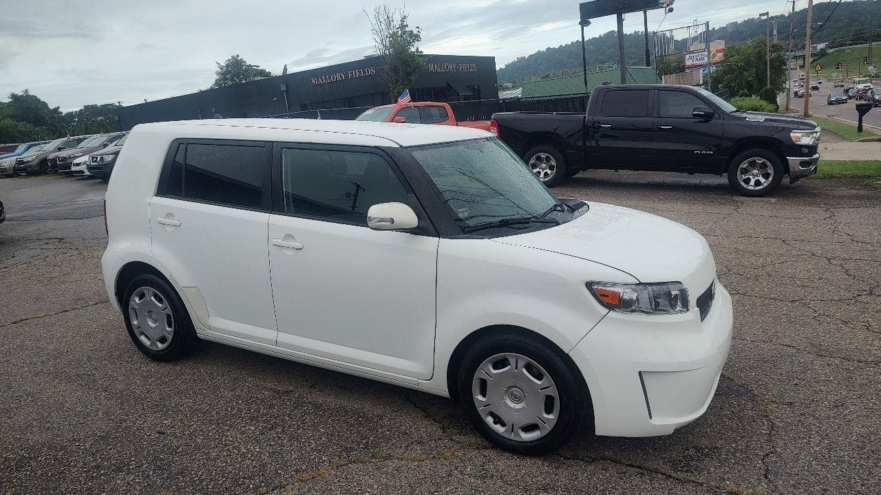 Used 2010 Scion xB FWD image 2