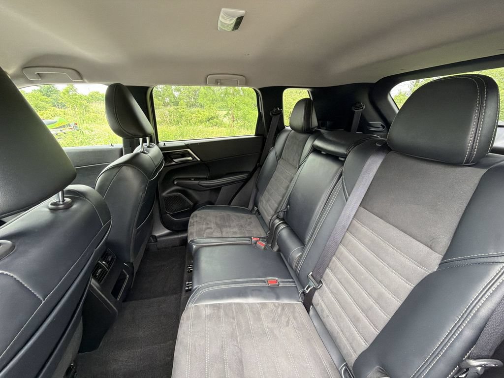 Used 2024 Mitsubishi Outlander SE AWD/4WD image 25