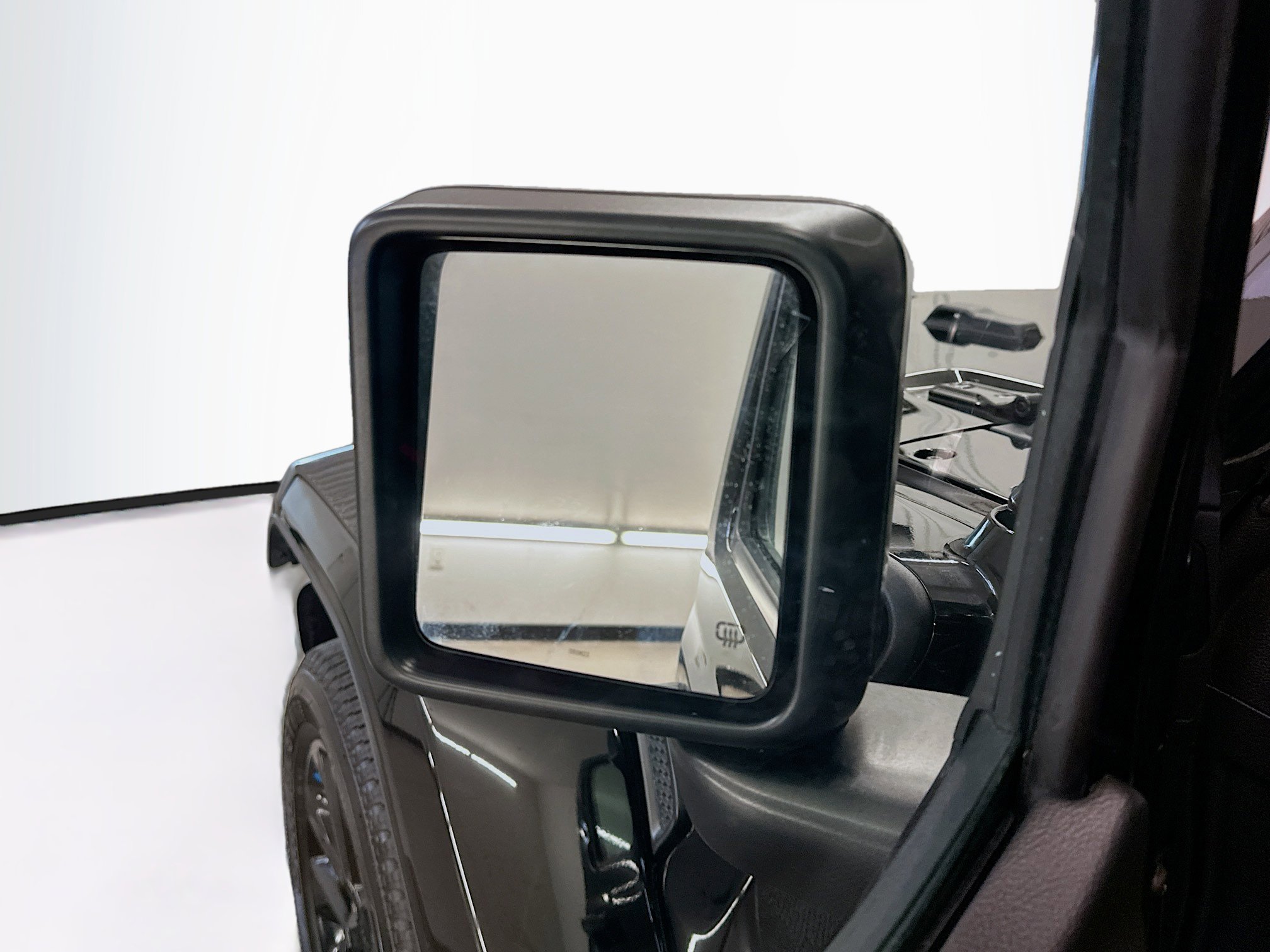 Used 2023 Jeep Wrangler Unlimited Sahara AWD/4WD image 16