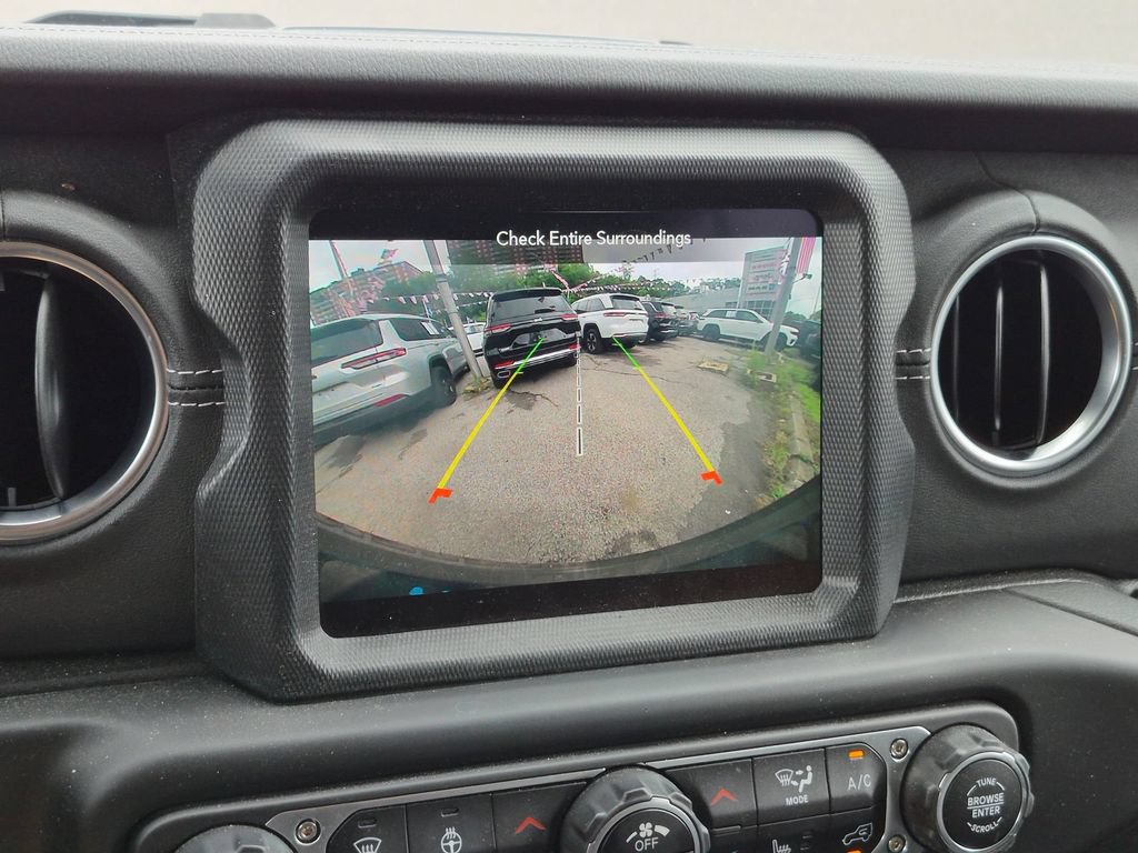Used 2023 Jeep Wrangler Unlimited Sahara w/ Cold Weather Group AWD/4WD image 18