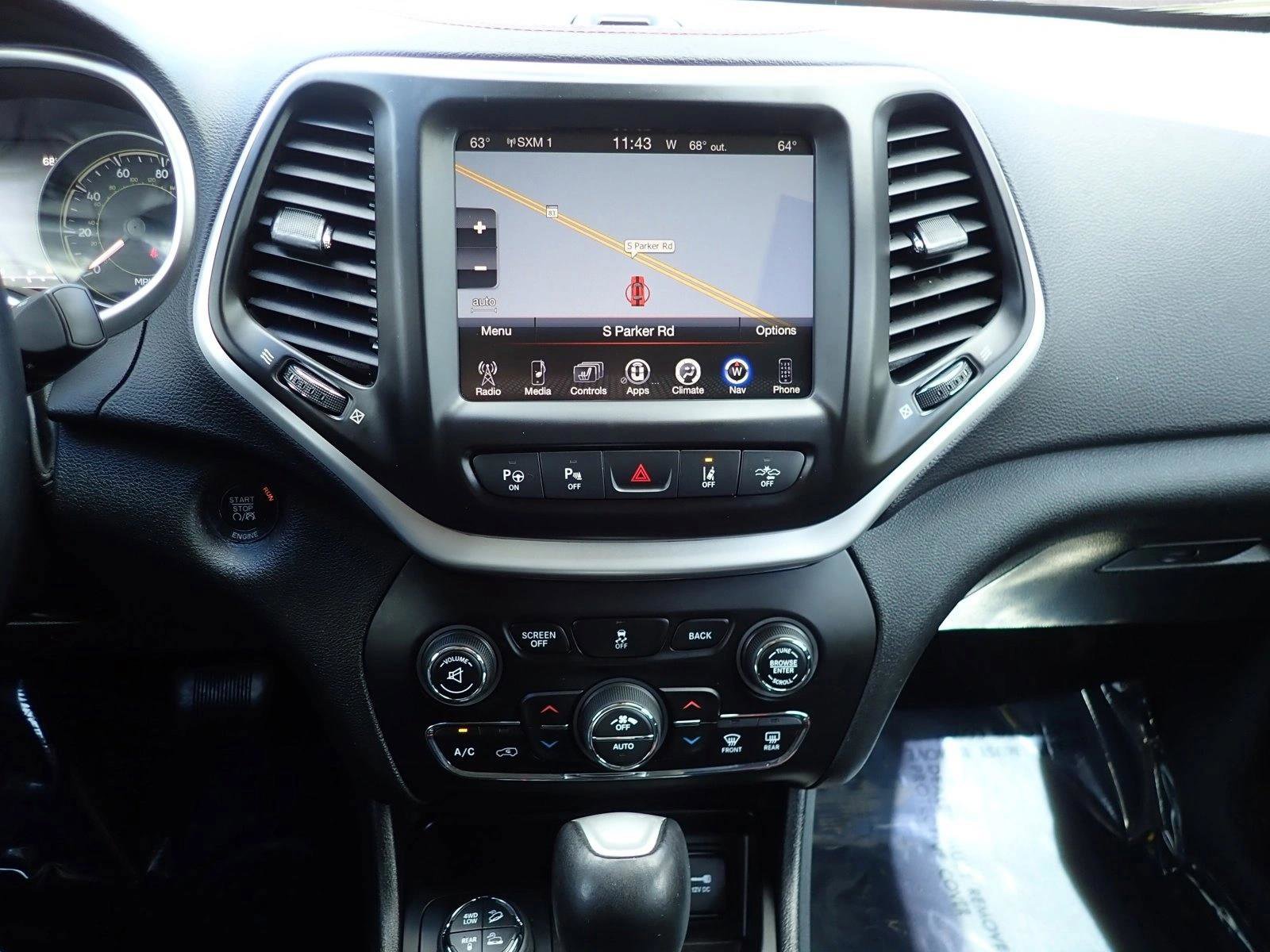Used 2014 Jeep Cherokee Trailhawk w/ Technology Group AWD/4WD image 17