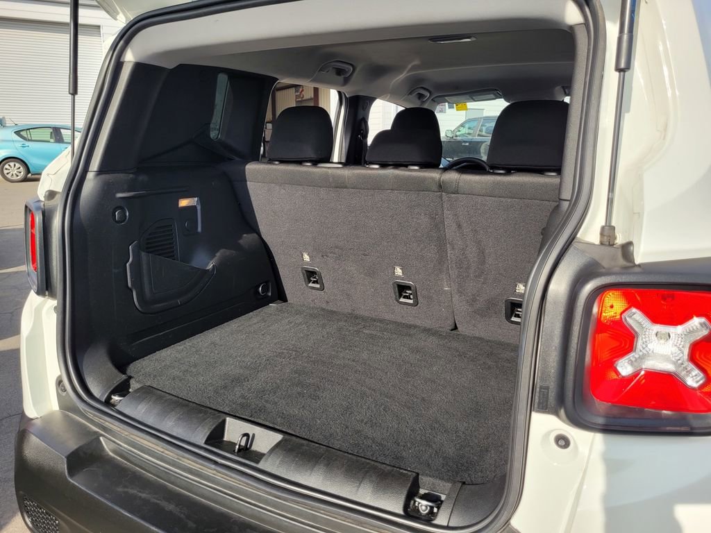 Used 2023 Jeep Renegade Latitude AWD/4WD image 26