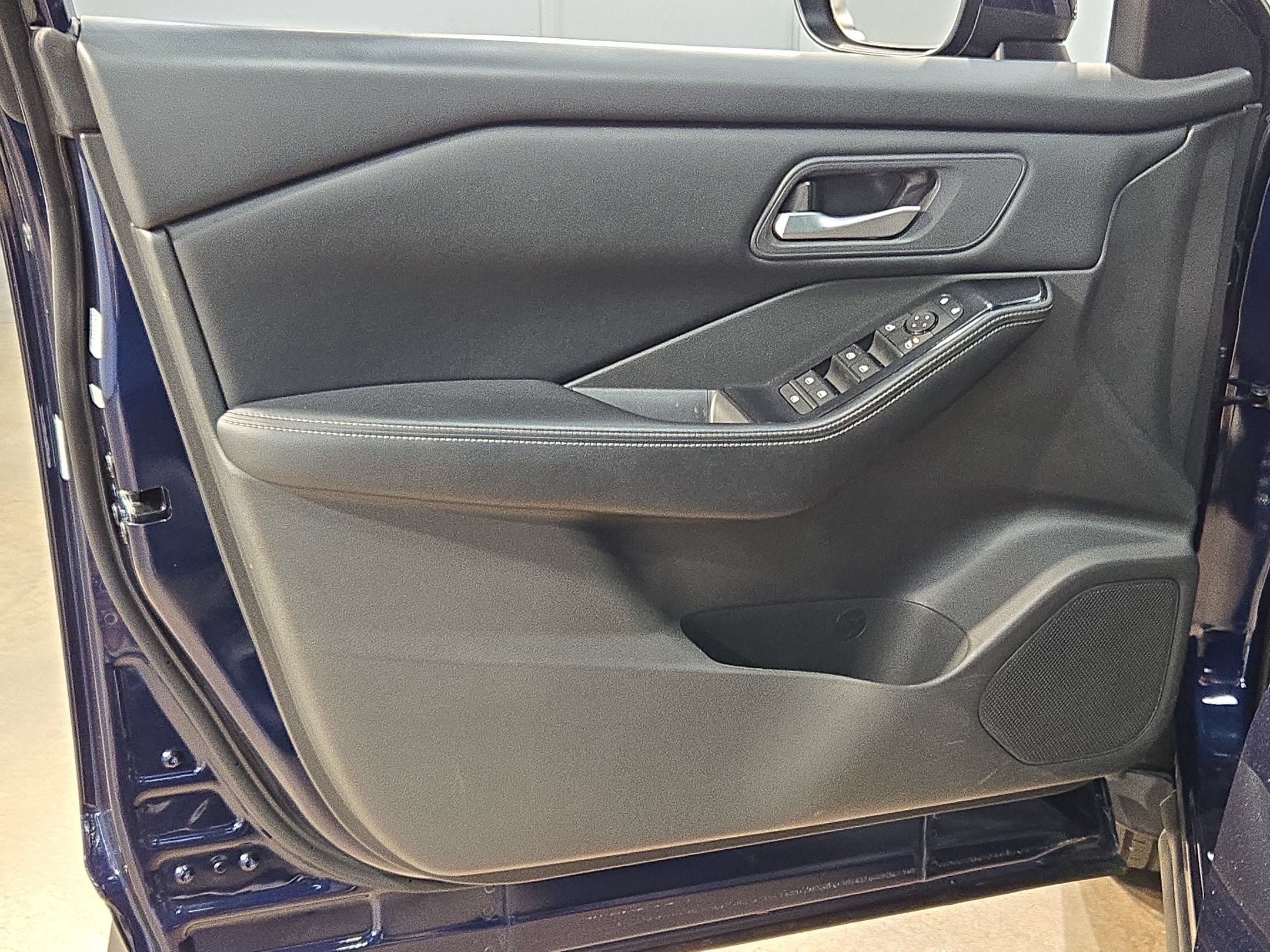 Used 2025 Nissan Rogue SV AWD/4WD image 20