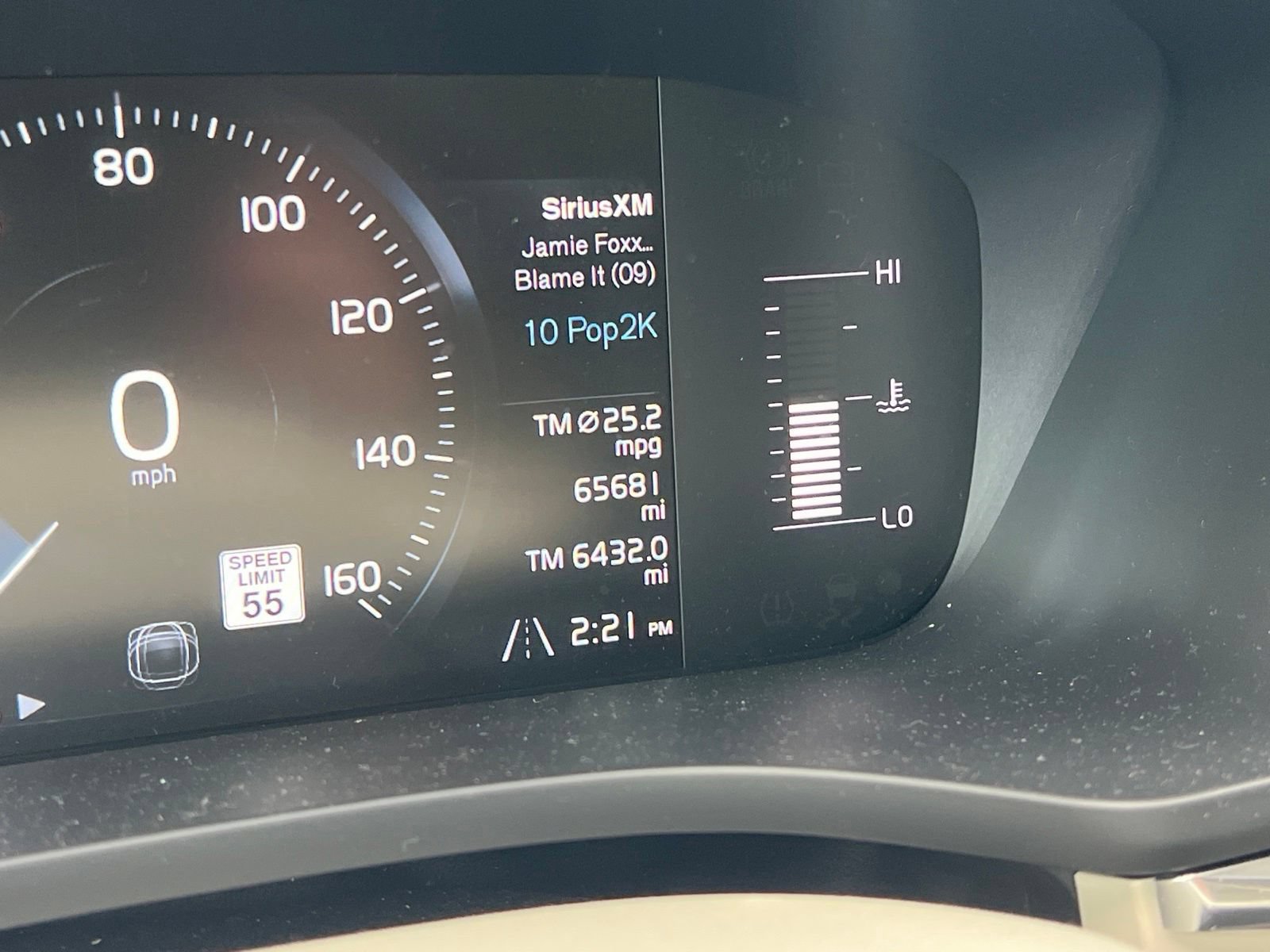 Used 2019 Volvo XC60 T5 Momentum w/ Premium Package FWD image 11