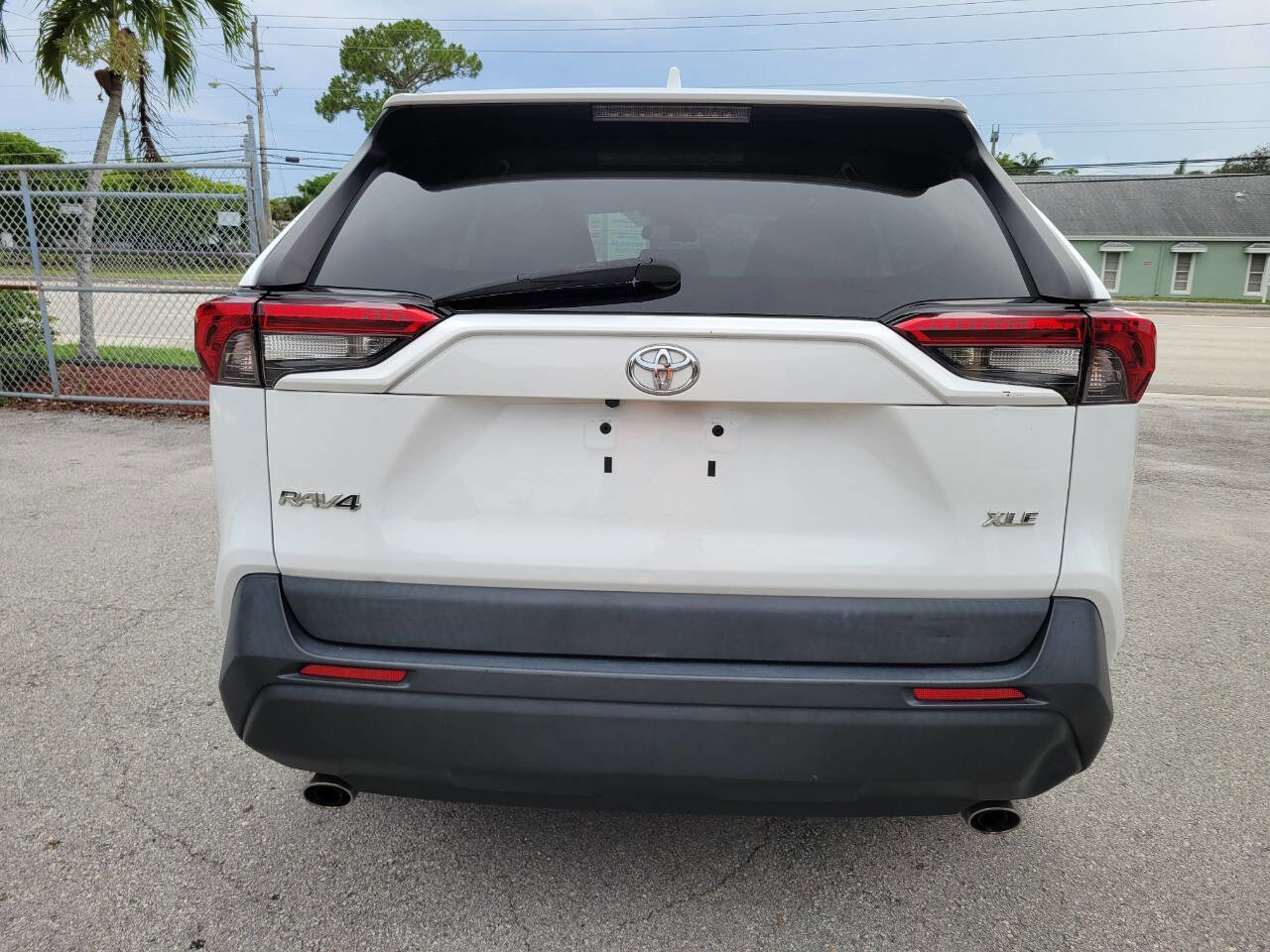 Used 2021 Toyota RAV4 XLE FWD image 6