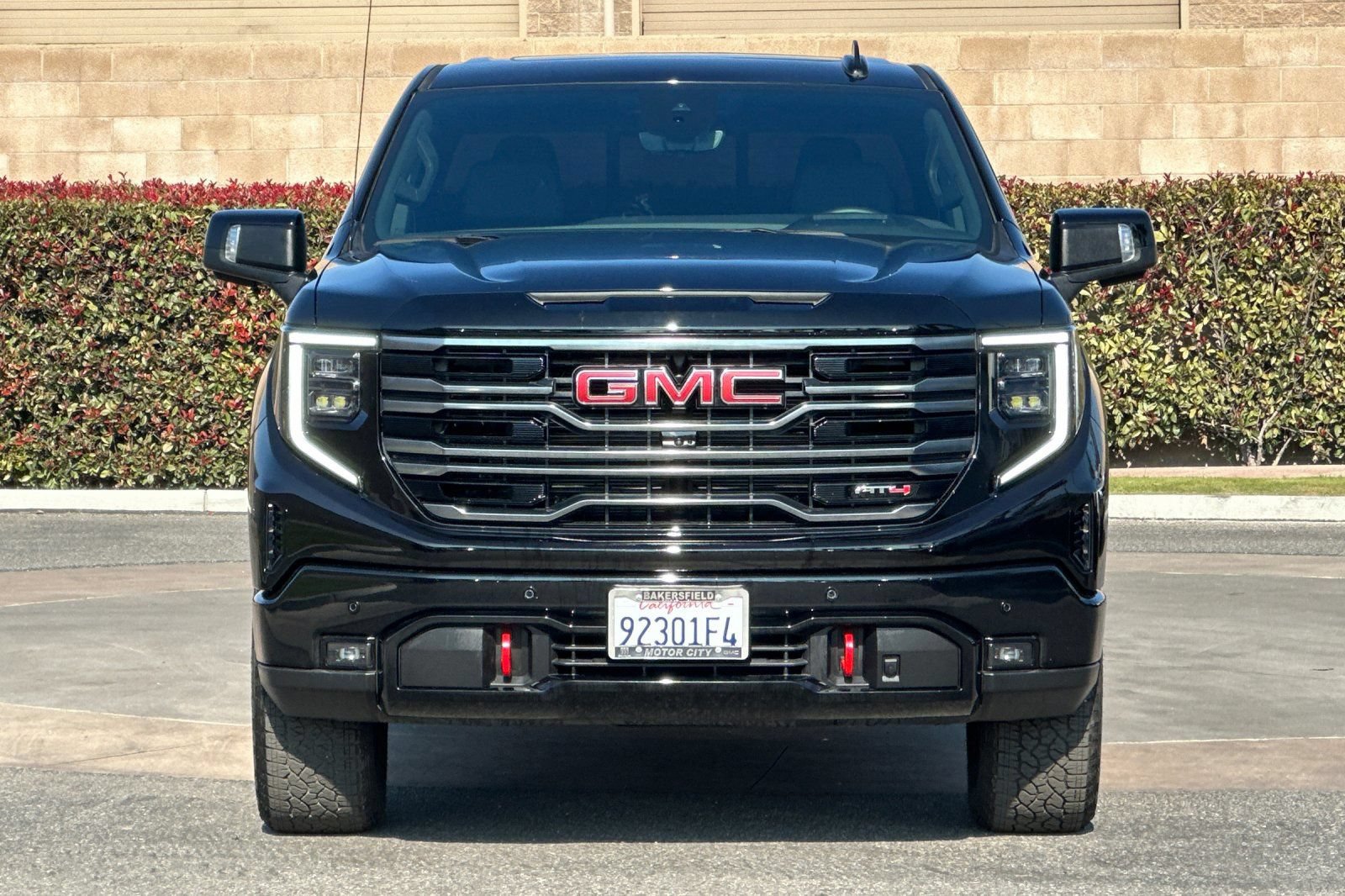 Certified 2025 GMC Sierra 1500 AT4 w/ AT4 Premium Package AWD/4WD image 9