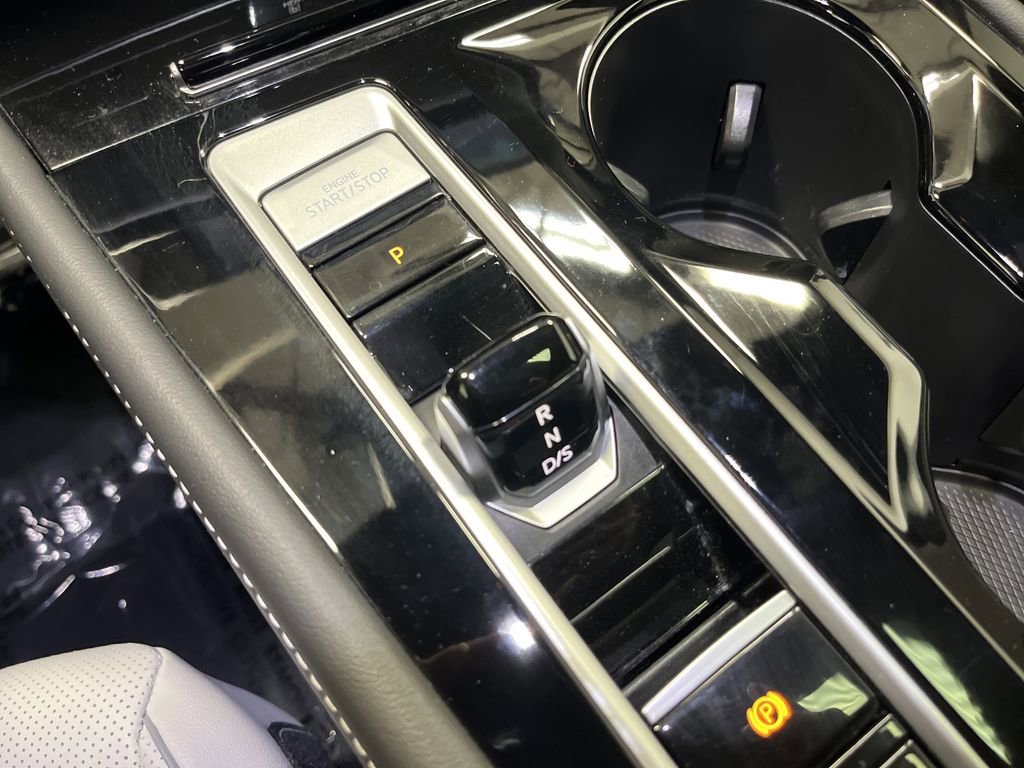 Used 2025 Volkswagen Atlas Cross Sport SEL Premium R-Line image 23