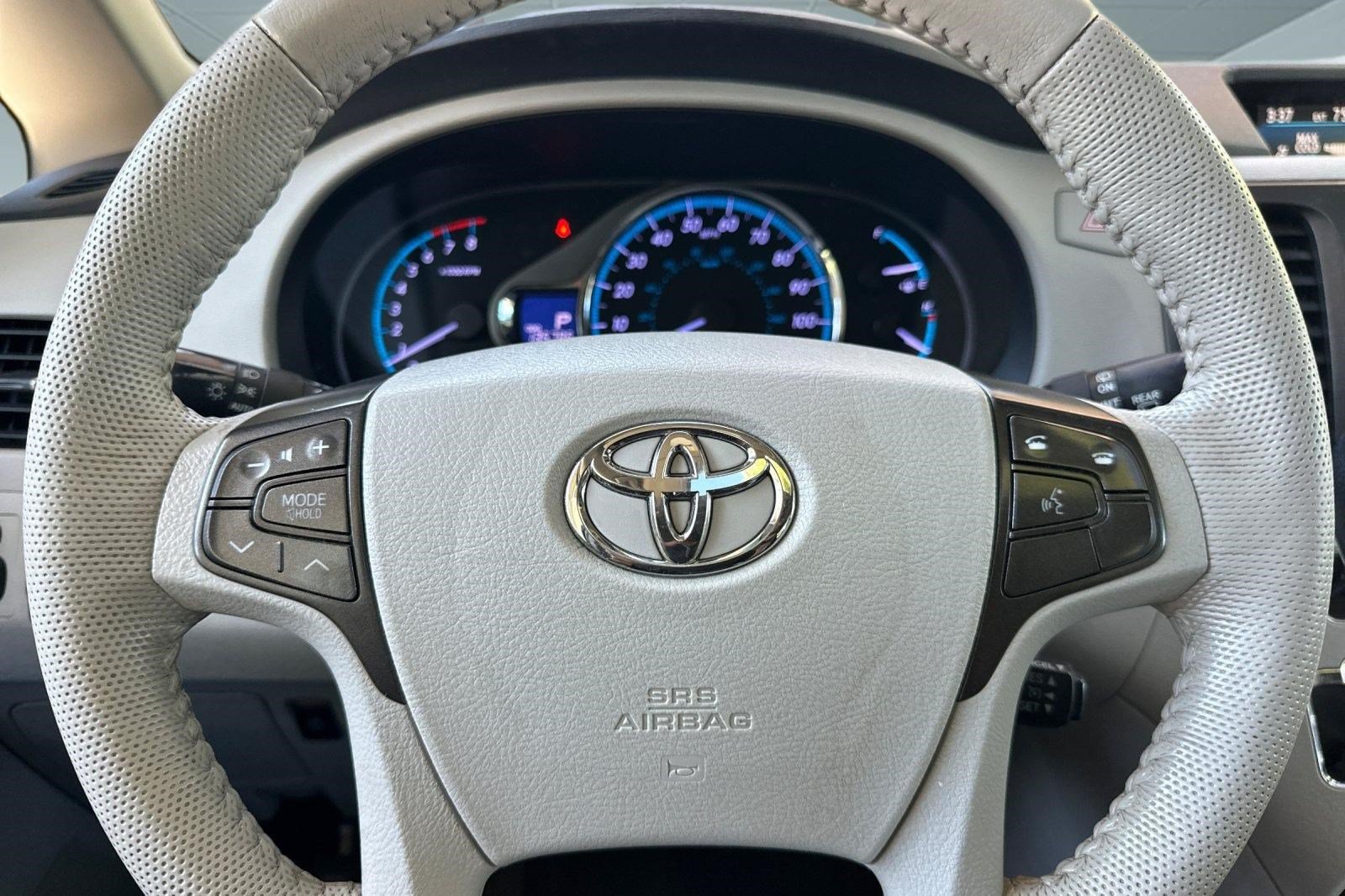 Used 2014 Toyota Sienna XLE FWD image 11