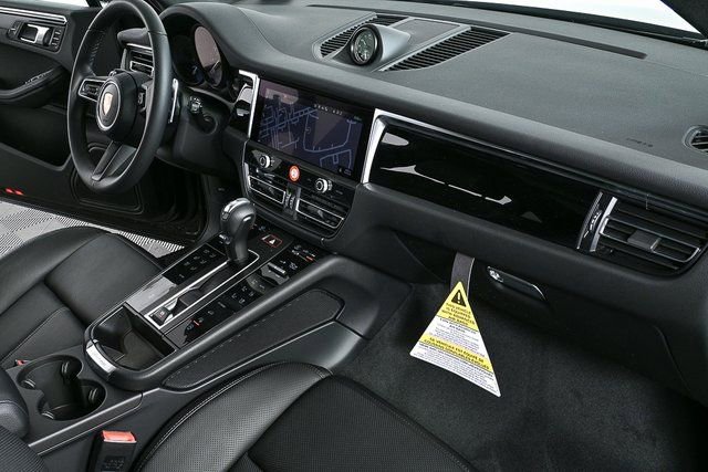 New 2026 Porsche Macan image 24