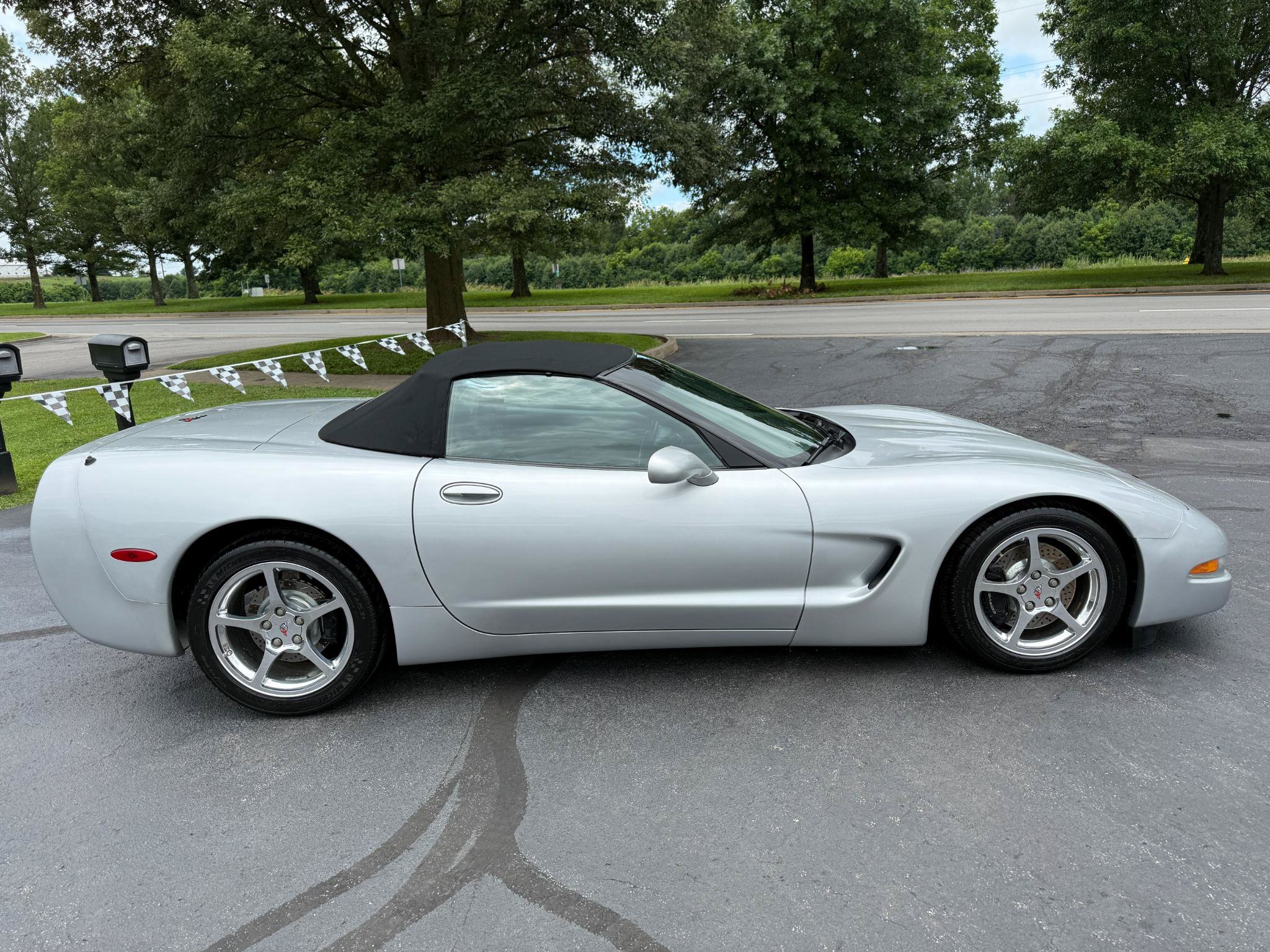 Used 2002 Chevrolet Corvette Convertible w/ Preferred Equipment Group2 RWD image 18