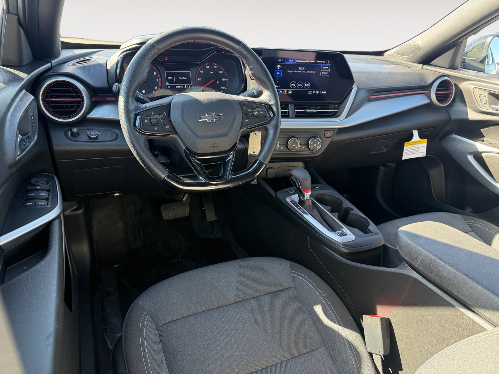 Used 2025 Chevrolet Trax RS w/ Driver Confidence Package FWD image 15