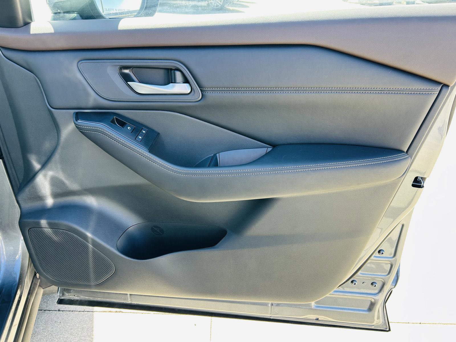 Used 2023 Nissan Rogue SV w/ SV Premium B Package image 31