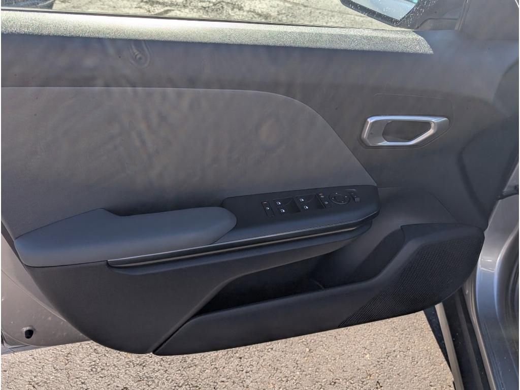 New 2025 Kia K4 LXS image 14