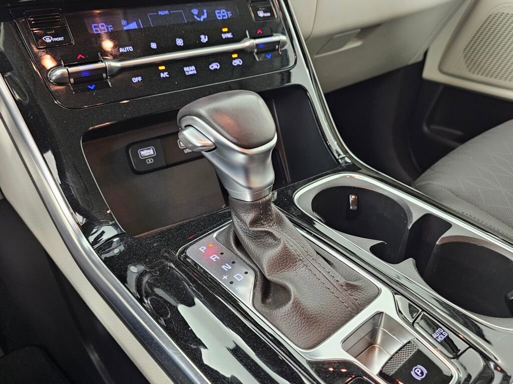 Used 2024 Kia Carnival EX image 31