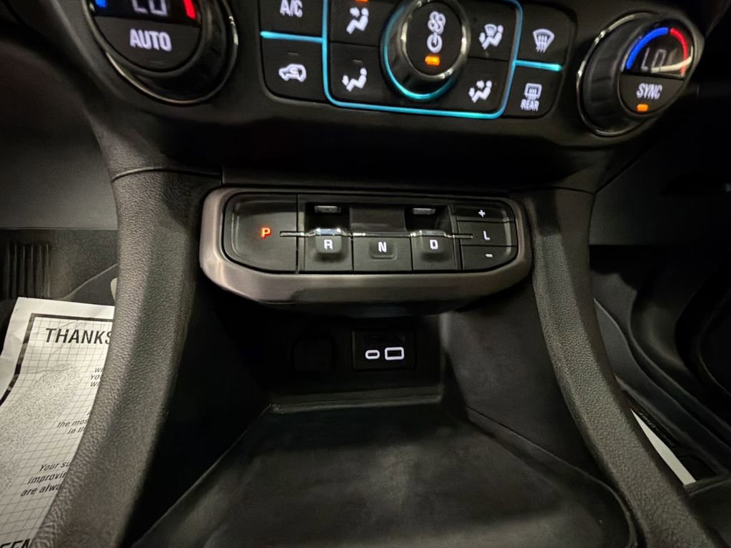 Used 2022 GMC Acadia AT4 w/ Technology Package image 16