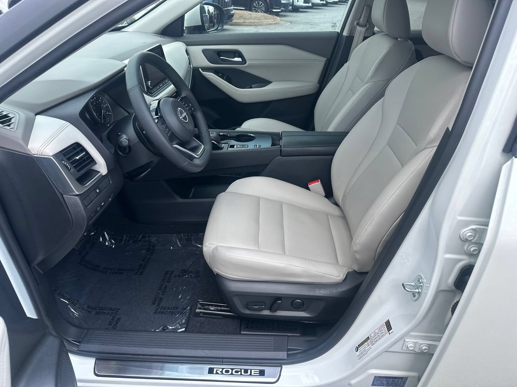 Used 2023 Nissan Rogue SV w/ SV Premium B Package FWD image 9