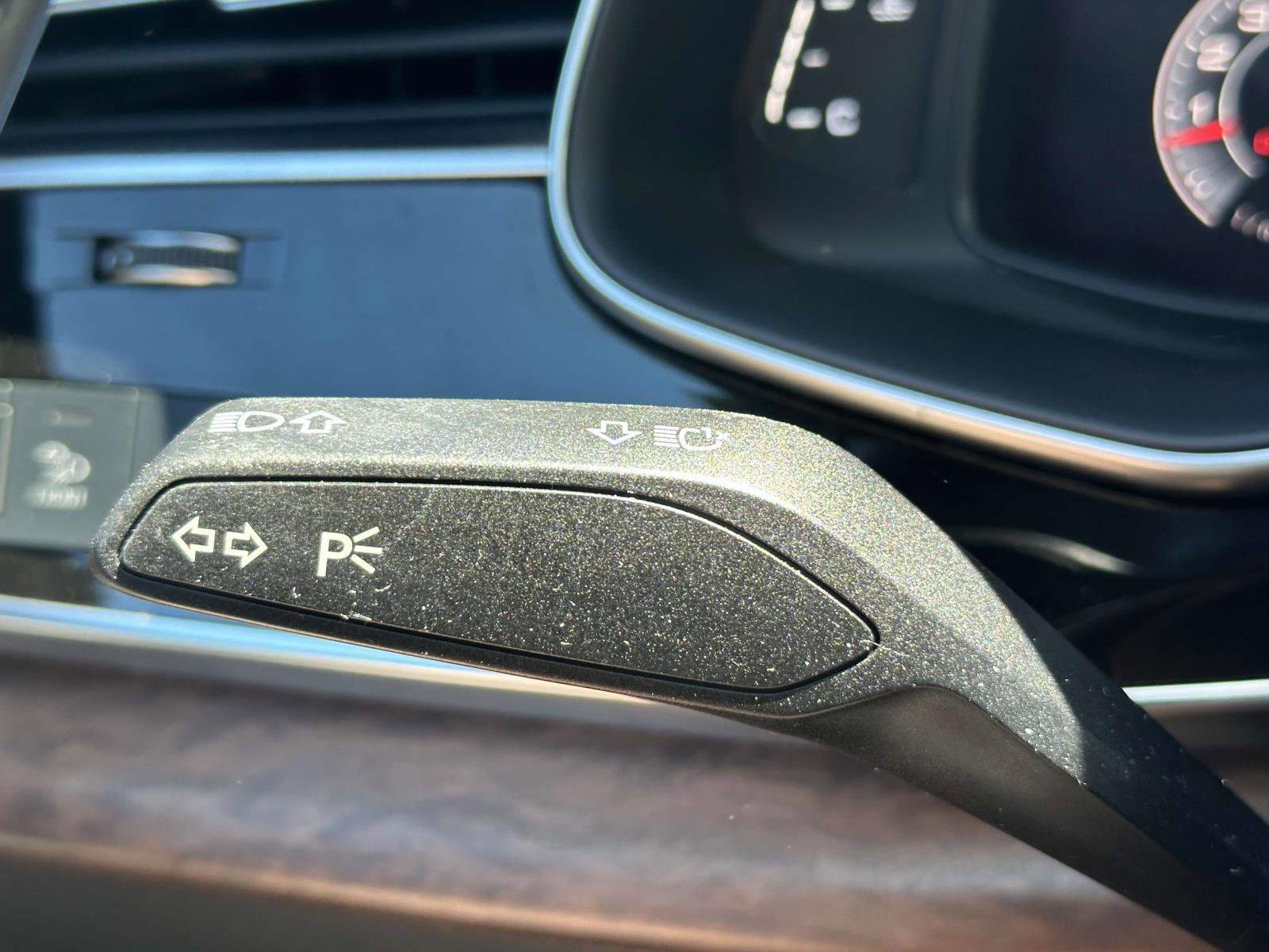 Used 2019 Audi Q8 Premium Plus w/ Premium Plus image 37