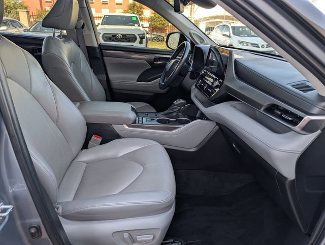 Used 2022 Toyota Highlander Limited image 34