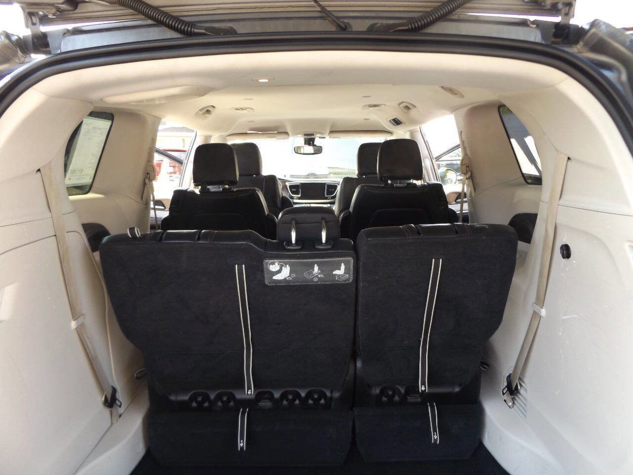 Used 2017 Chrysler Pacifica Touring-L image 26