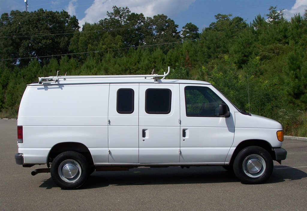 Used 2005 Ford E-350 and Econoline 350 Super Duty RWD image 5