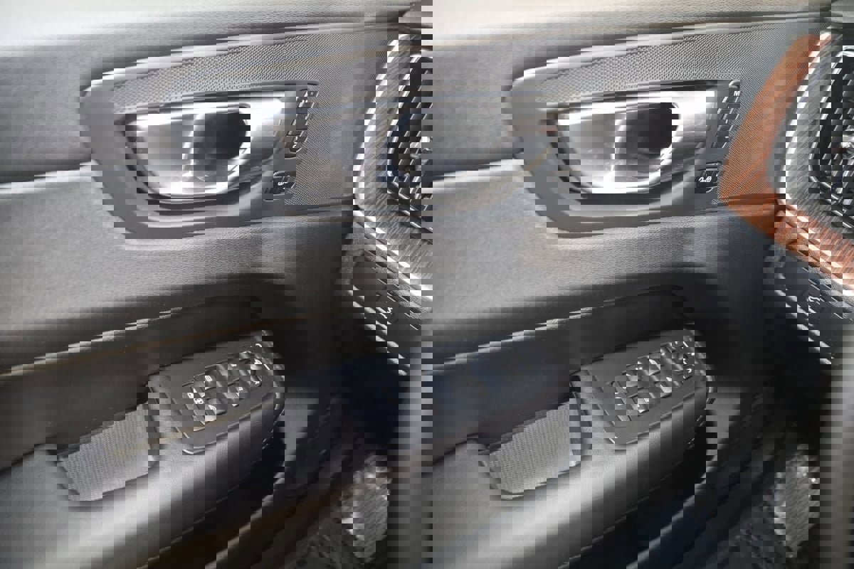 Used 2023 Volvo XC60 B5 Plus w/ Climate Package image 31