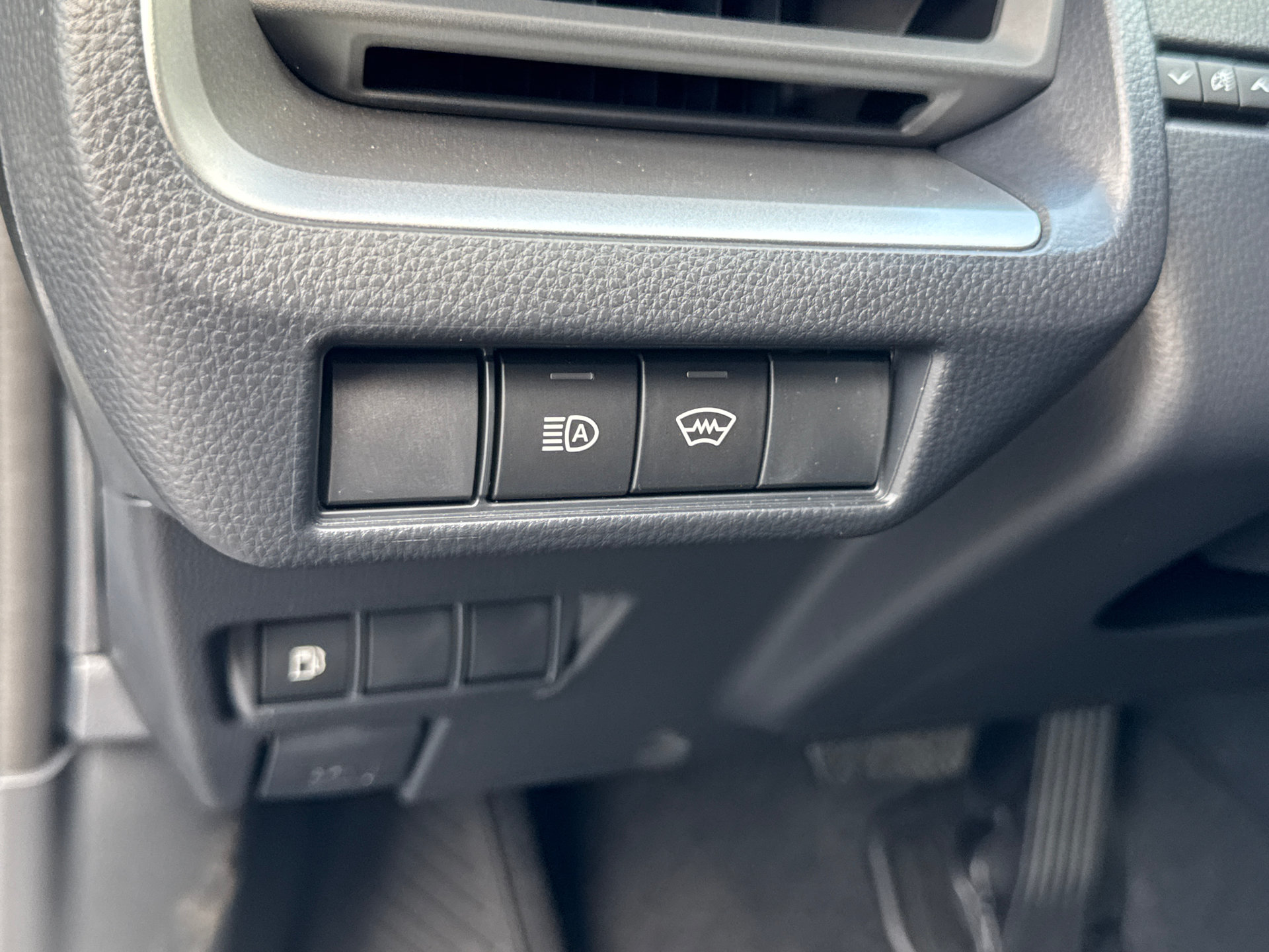New 2027 Toyota Prius LE FWD image 27
