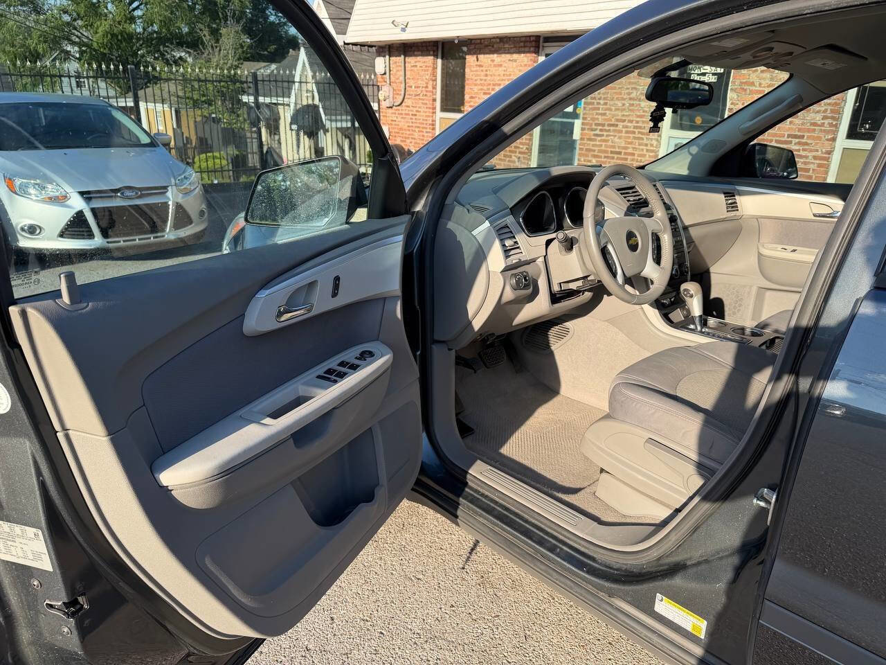 Used 2011 Chevrolet Traverse LS FWD image 12