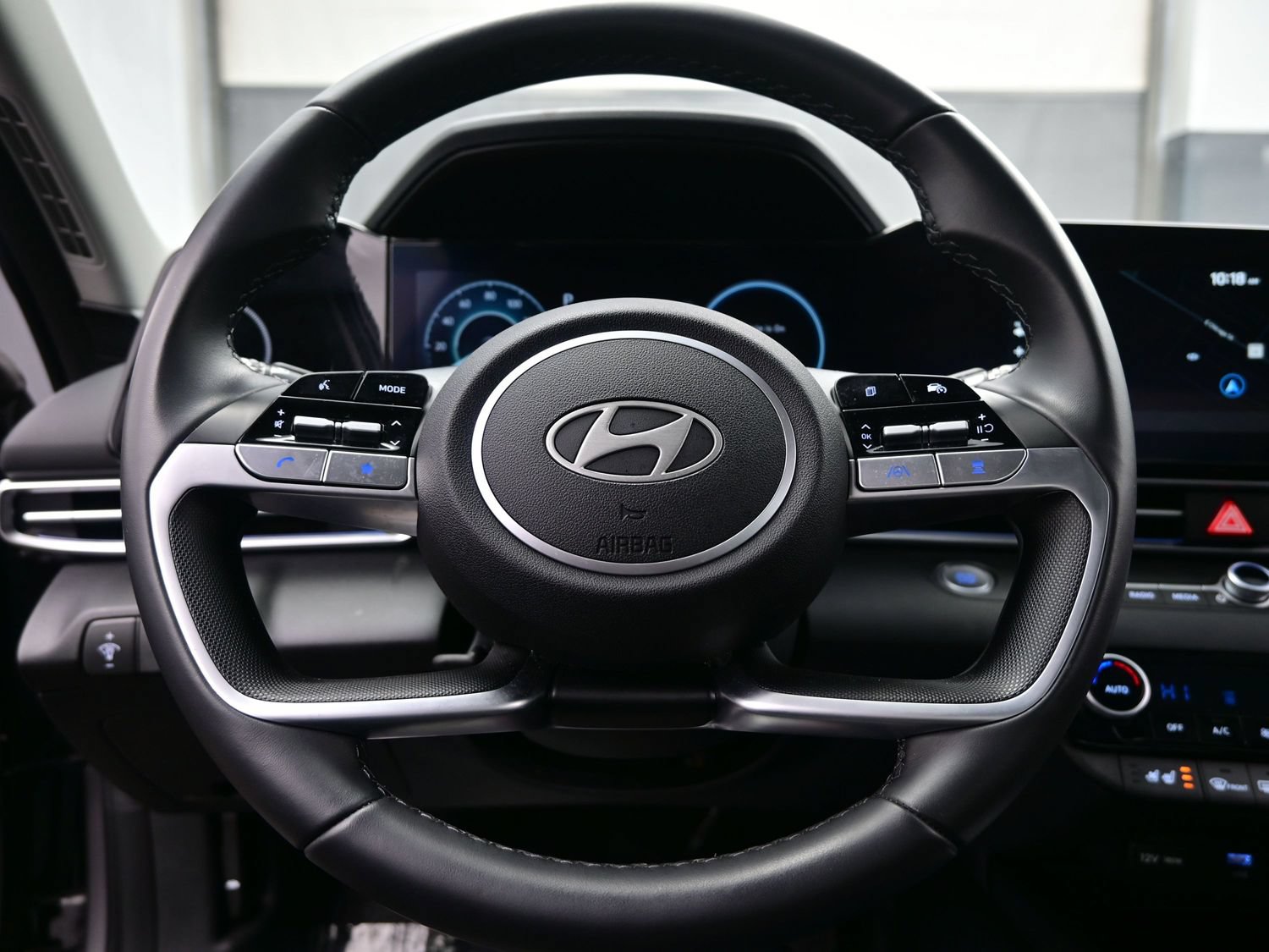 Used 2025 Hyundai Elantra Limited FWD image 23
