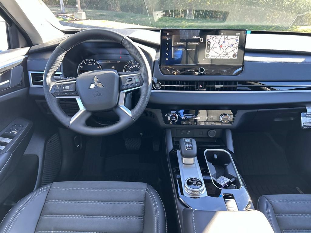 New 2025 Mitsubishi Outlander SE image 16