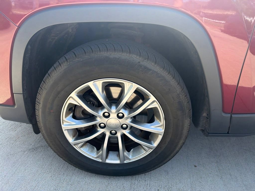 Used 2019 Jeep Cherokee Latitude Plus w/ Comfort/Convenience Group AWD/4WD image 8