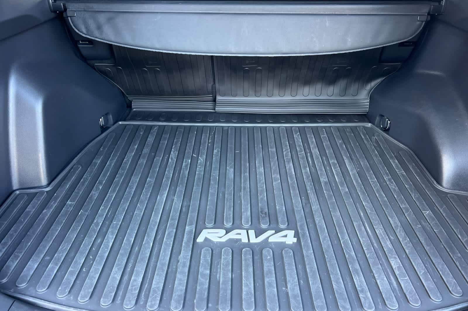 Used 2025 Toyota RAV4 XLE FWD image 16
