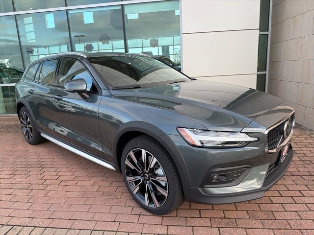 New 2026 Volvo V60 B5 Cross Country Ultra w/ Protection Package Premier