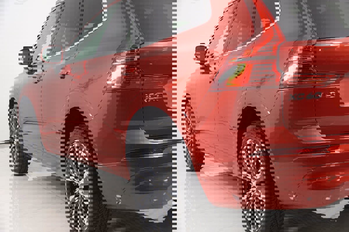 Used 2022 Volvo XC60 B5 Momentum image 23