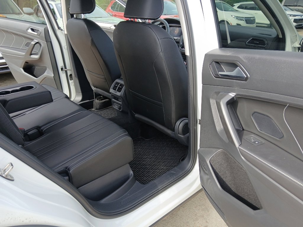 Used 2023 Volkswagen Tiguan SE w/ Panoramic Sunroof Package AWD/4WD image 23