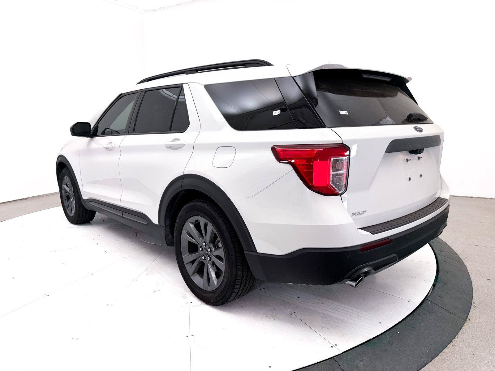 Used 2021 Ford Explorer XLT w/ Equipment Group 202A RWD image 16