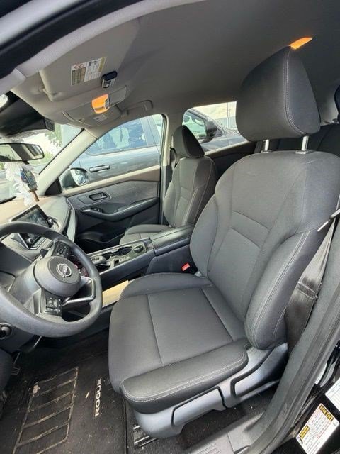 Used 2023 Nissan Rogue S AWD/4WD image 14