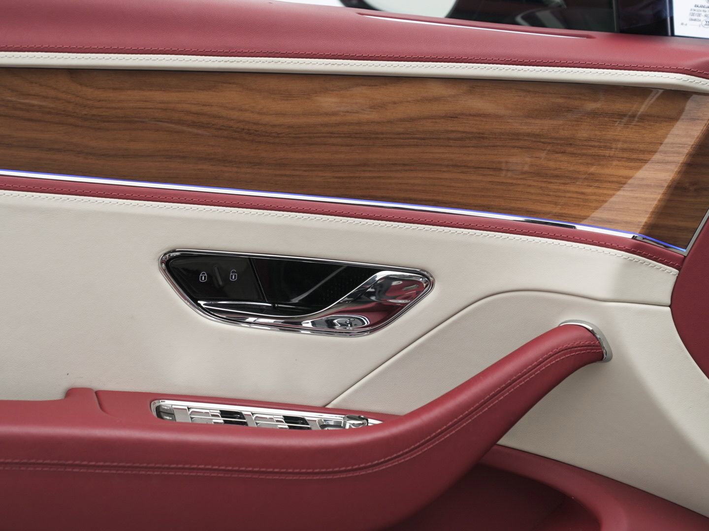 Used 2023 Bentley Flying Spur V8 image 9